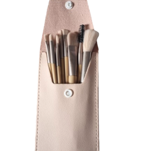 pinceaux maquillage dans étui