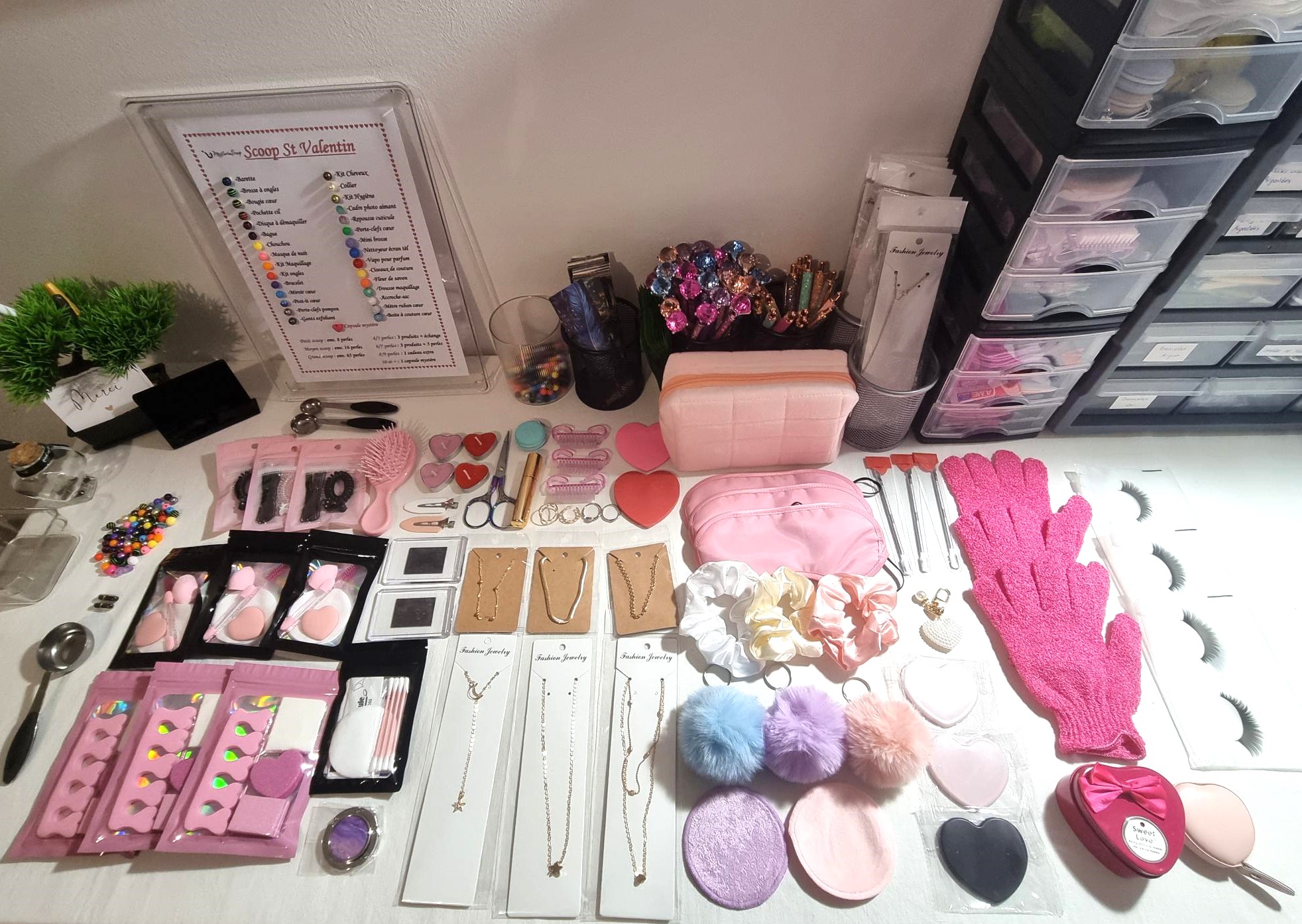 Grand Scoop Saint-Valentin avec 65 accessoires féminins