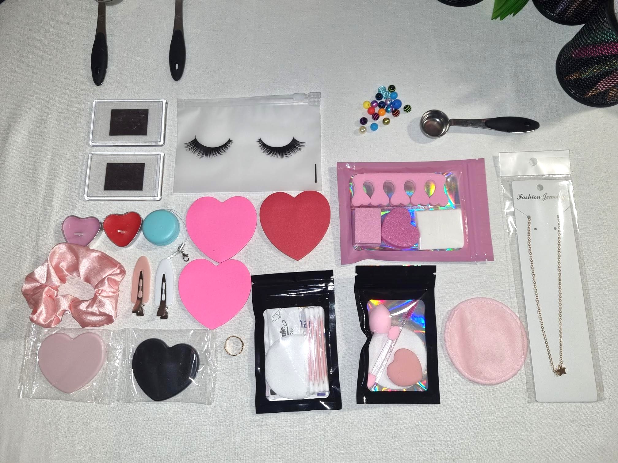 Moyen Scoop Saint-Valentin avec 16 accessoires féminins