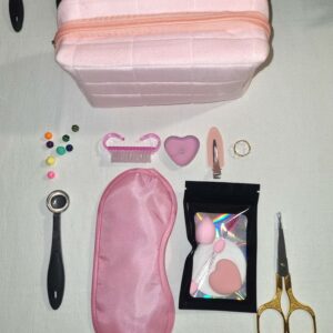 Petit Scoop Saint-Valentin avec environ 8 accessoires féminins